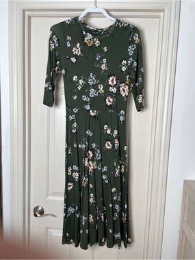 Dorthy Perkins Women’s Olive Green Floral Midi Dress